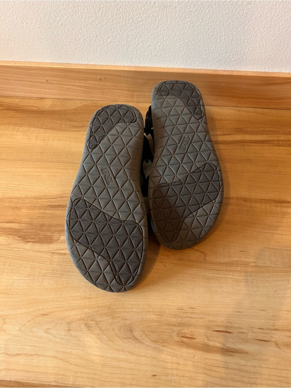 Teva Women’s Sandal - Sz 9 - Picture 3 of 4